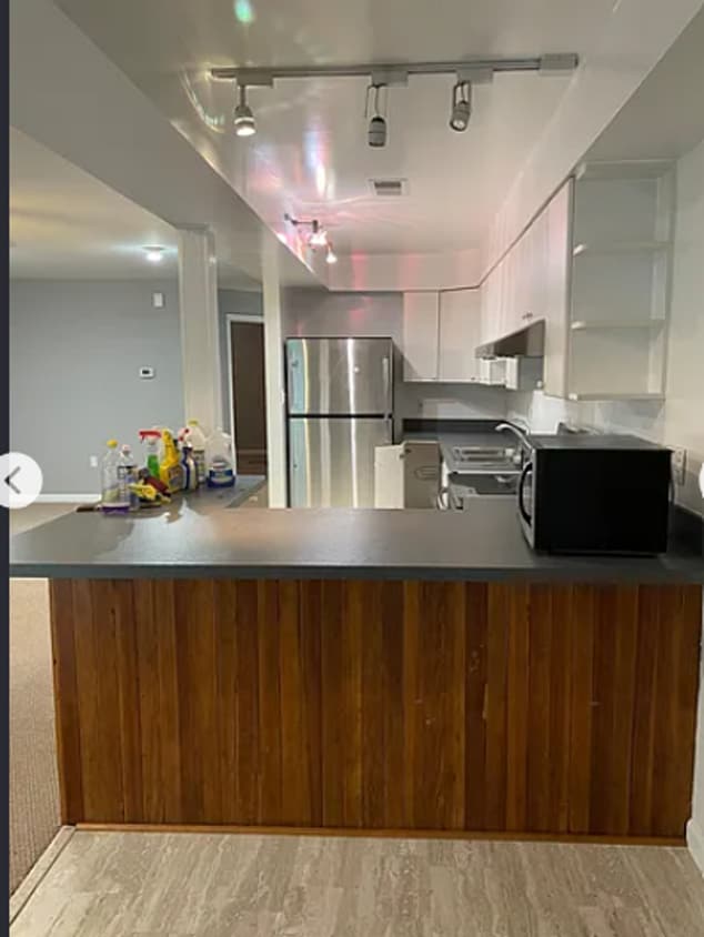 Primary Photo - Spacious Adams Morgan Gem with Gas FP
