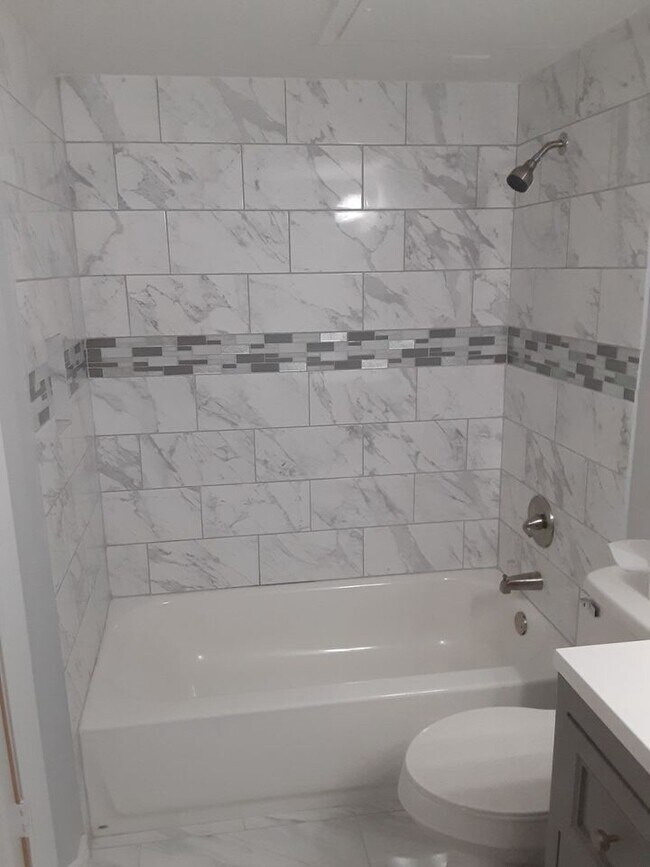 Foto del edificio - 18333 Roehampton Dr