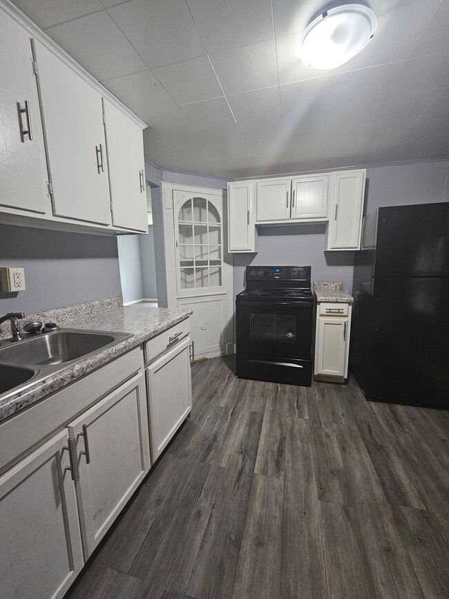 Building Photo - There is a $25 fee for the application and everyone over 18 needs to fill out their own application.