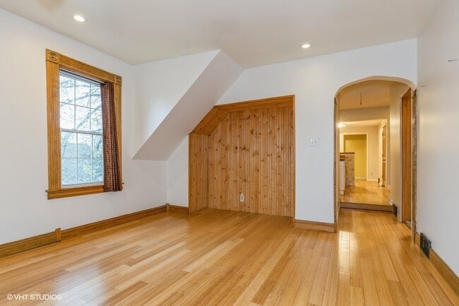 Building Photo - 3836 N Oak Park Ave