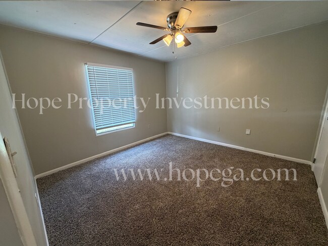 Foto del edificio - 4 Midland Park Ln