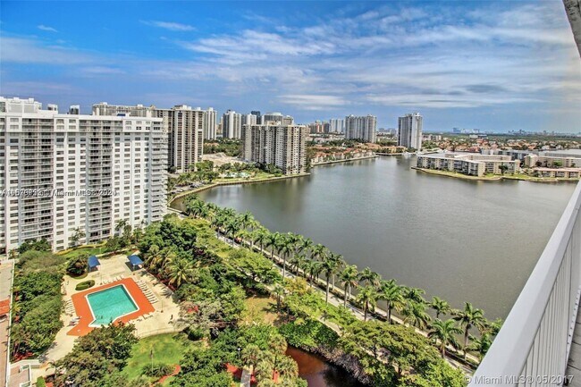 Foto del edificio - 2801 NE 183rd St