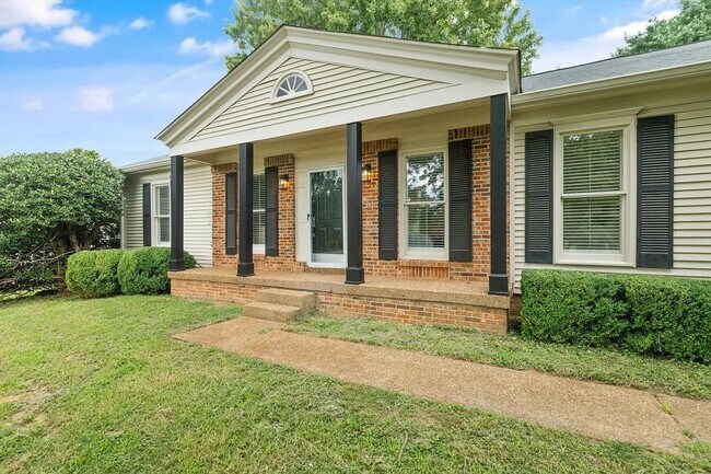 Foto del edificio - 723 Riverview Dr