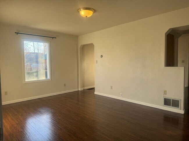 Building Photo - 8th Ave- 125/129 - KN
