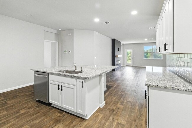 Foto del edificio - 211 Rainmaker Ln