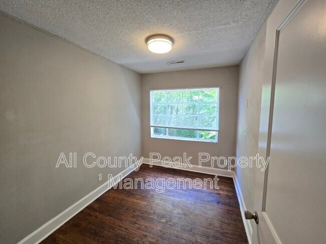 Foto del edificio - 111 Hollyberry Ln