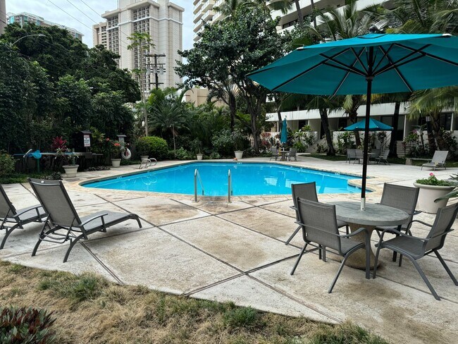 Foto del edificio - Fully-Furnished One Bedroom in Waikiki