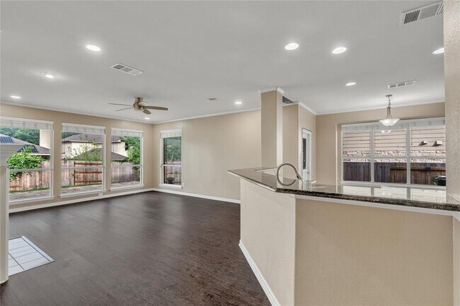 Foto del edificio - 4204 Fairmeadow Dr