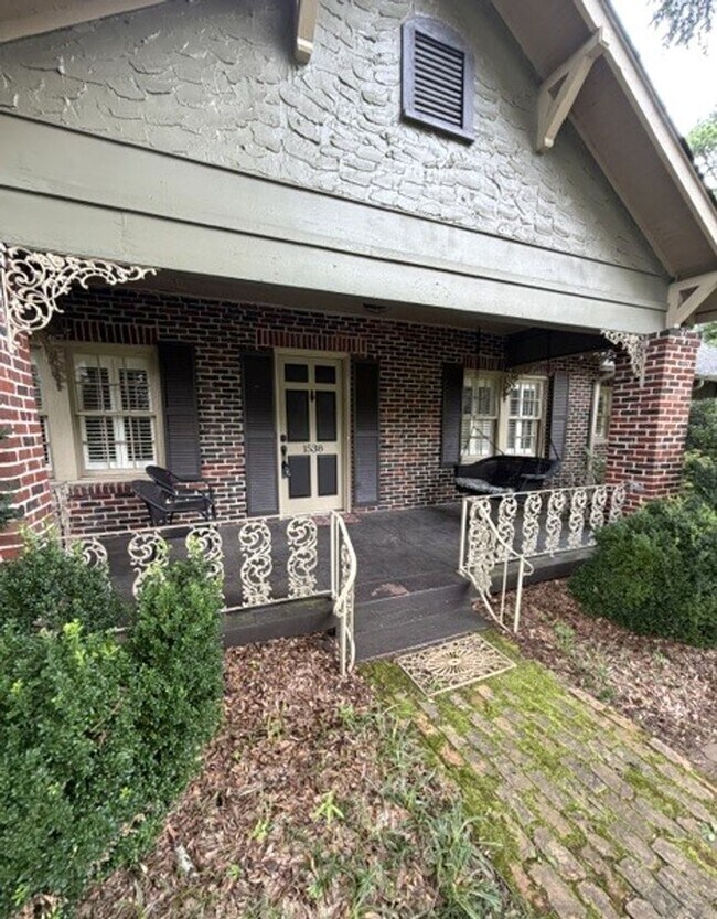 Foto del edificio - Beautiful and Spacious Home in Historic Bellwood in Downtown Northport