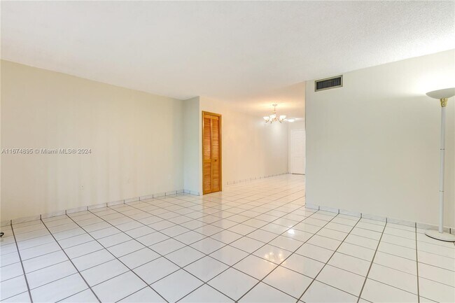 Foto del edificio - 130 NW 87th Ave