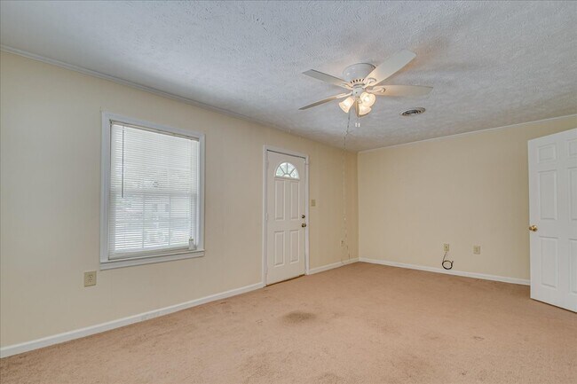 Building Photo - 103 Smallridge St