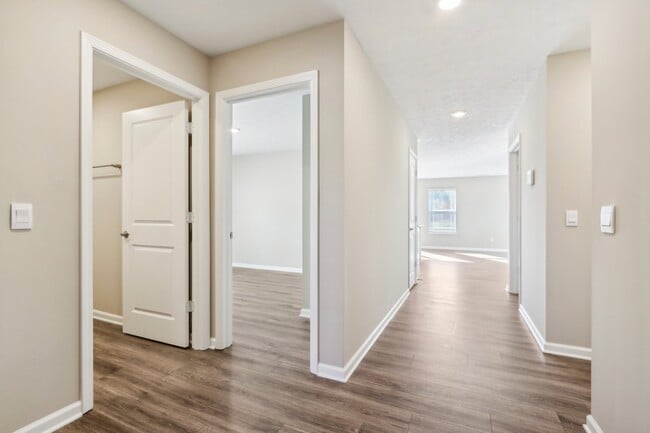 Building Photo - 739 Cattail Dr