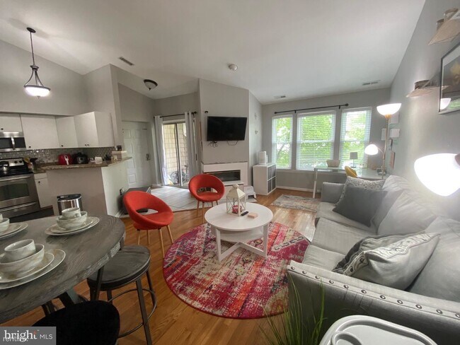 Foto del edificio - 2 br, 2 bath Condo - 7782 Mayfair Circle