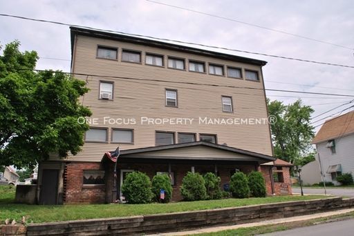 Primary Photo - 400 Railroad St