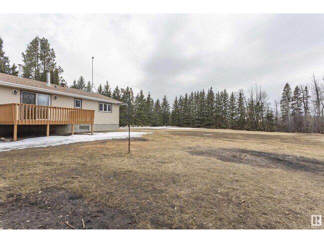Photo du bâtiment - 52125 52125 Range Rd 275