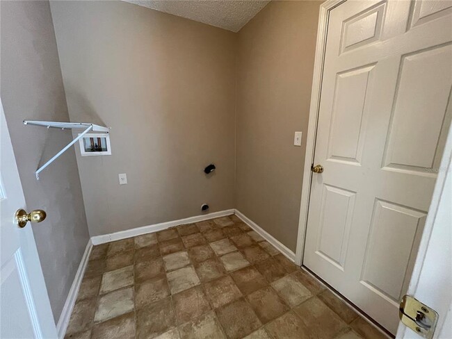 Building Photo - 9 Lindberg Ln