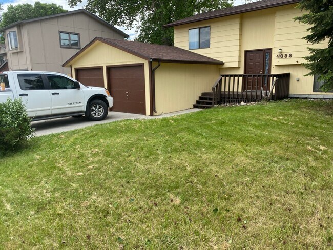 Building Photo - 4032 Cambridge Dr