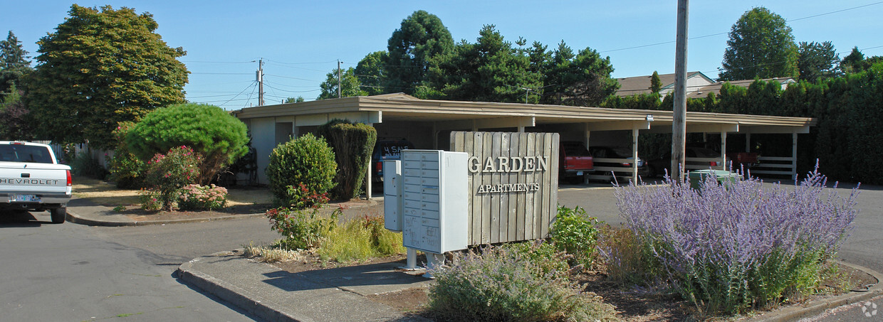 Foto del edificio - Garden Apartments
