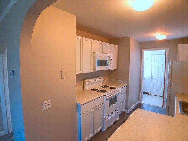 Building Photo - Oak Knoll