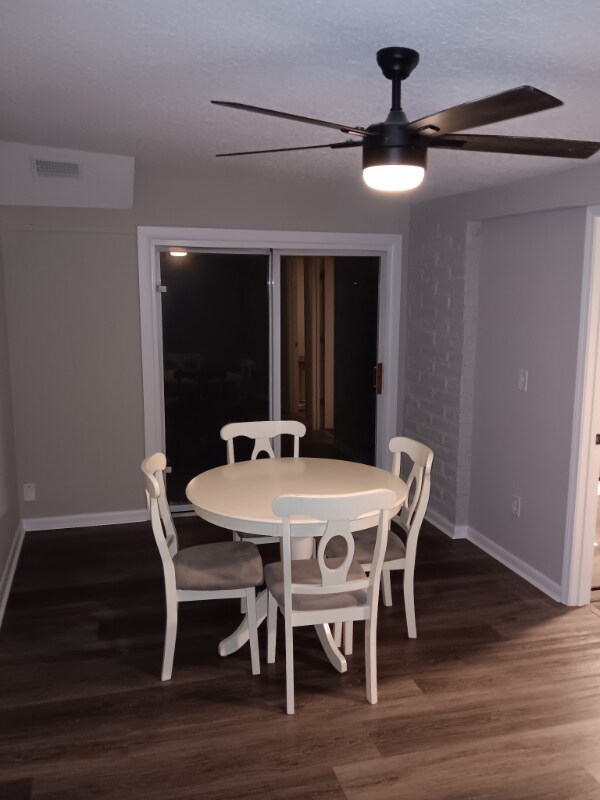 Foto del edificio - 7911 Cecil St