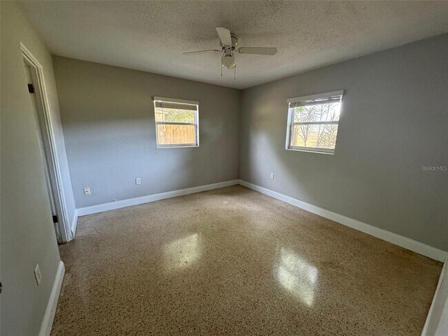 Building Photo - 505 Varsity St