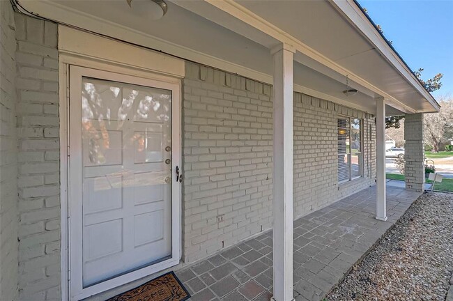 Building Photo - 7107 Sandy Knolls Dr