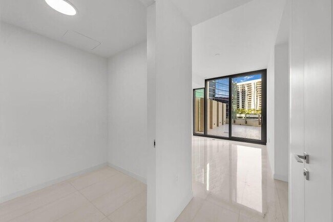 Foto del edificio - 300 Biscayne Blvd Way