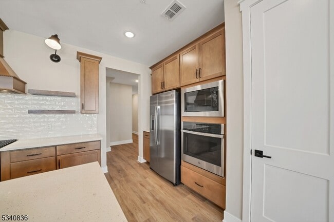 Building Photo - 105 Iris Ct