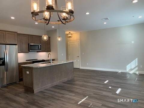 Building Photo - 501 Edgewater Cir