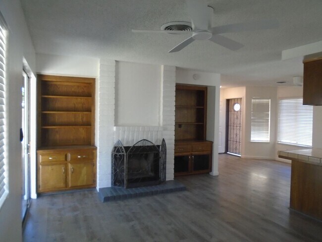 Foto del edificio - MOVE IN SPECIAL....$2825 MOVES YOU IN.    ...