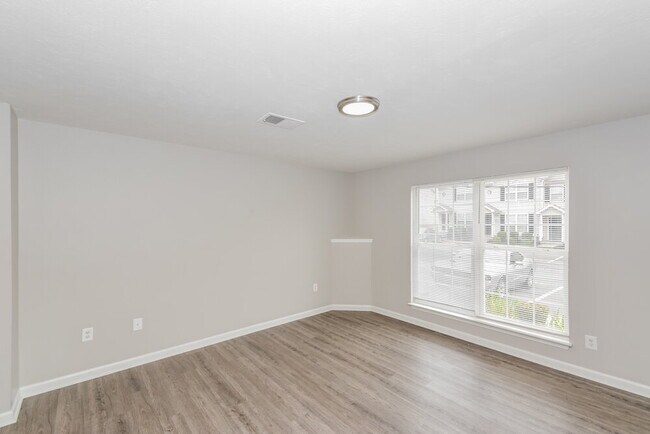 Building Photo - 8023 Logan Dr