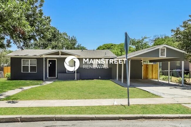 Foto del edificio - 4 Bedroom Pet-Friendly Home in San Antonio, TX with Main Street Renewal