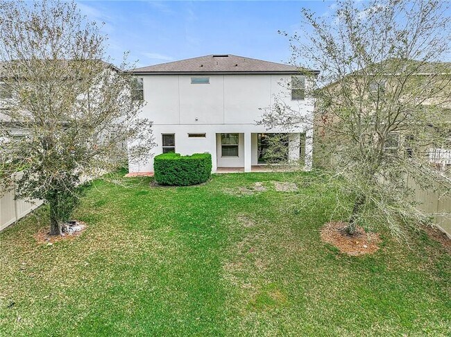Building Photo - Spacious 5 Bedroom 4 Bathroom Home in Wind...