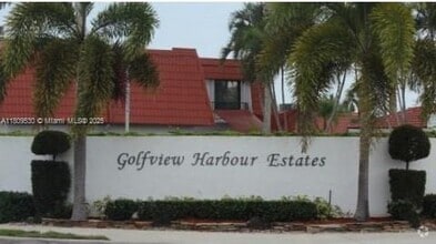Building Photo - 1420 SW 28th Ave