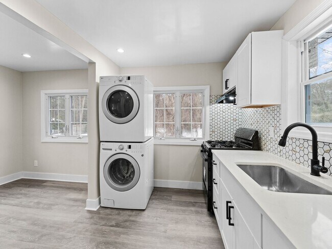 Foto del edificio - Beautifully Updated Home on Quiet Street in Browns Mills