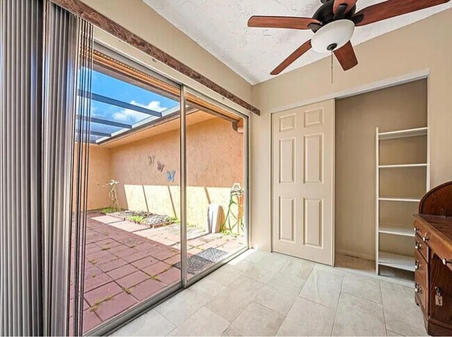 Foto del edificio - 5428 Larchmont Ct