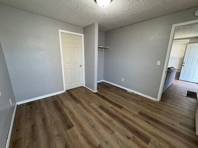 Foto del edificio - 1341 W 4th St