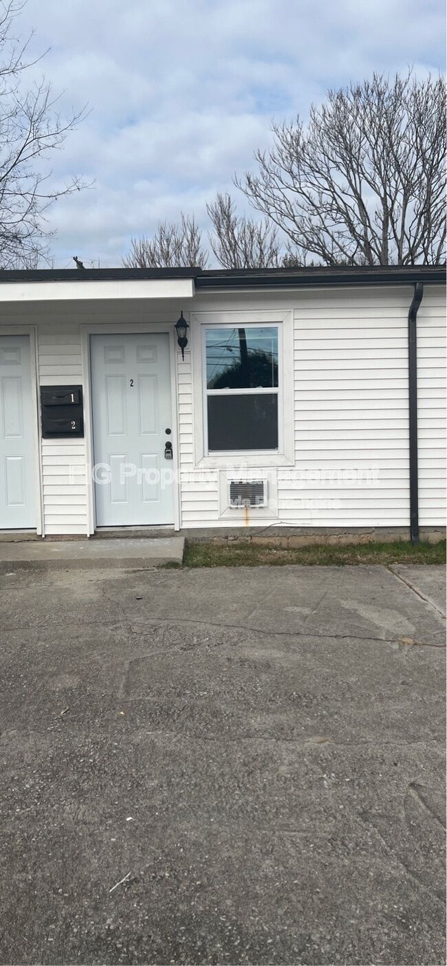 Building Photo - 2311 Holbrook Dr