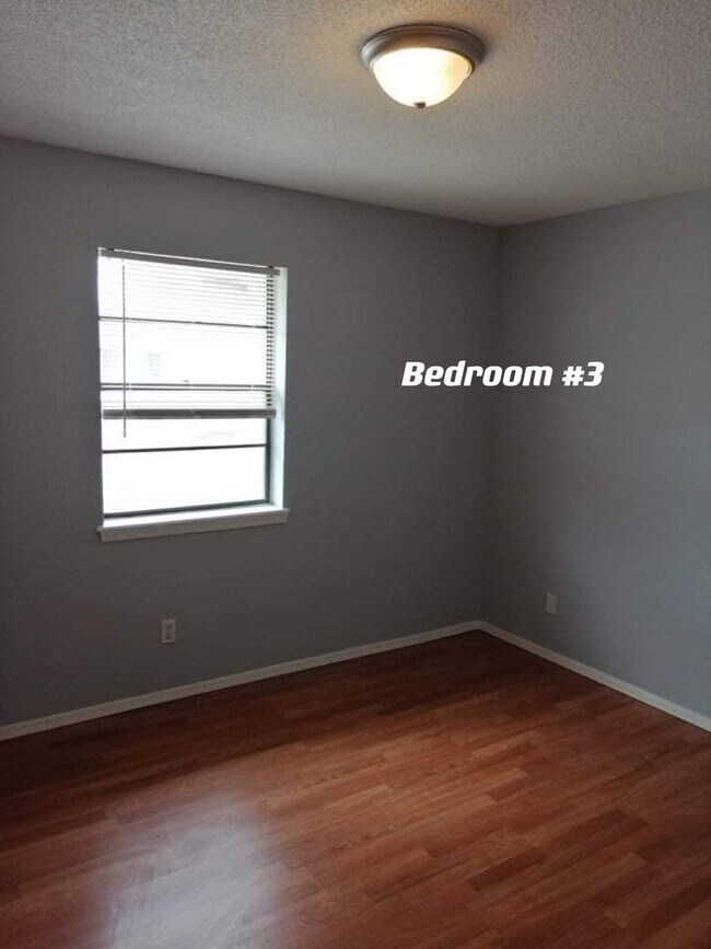 Foto del edificio - 1212 Quamasia Ave