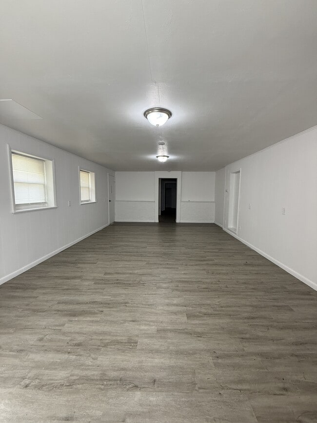 Building Photo - 521 Savoy Ave