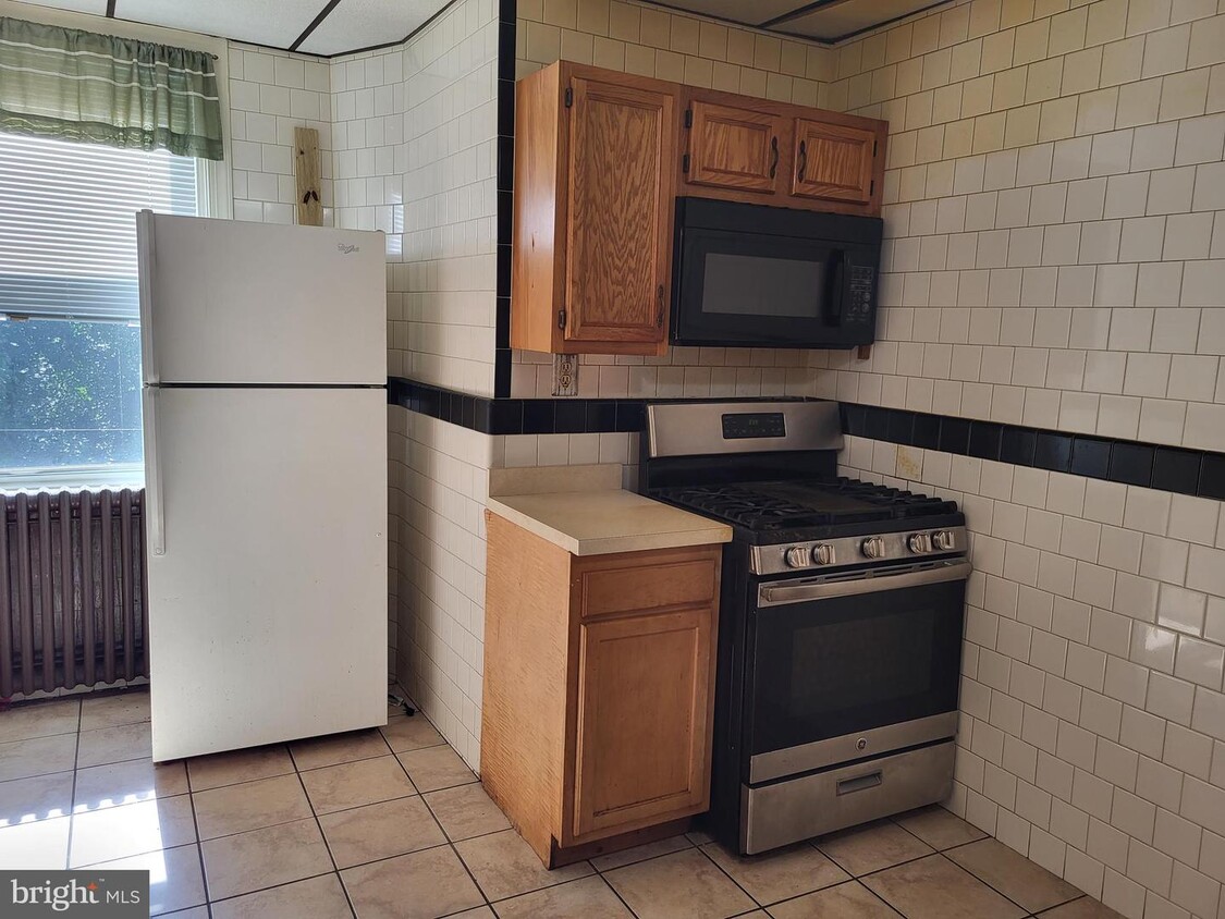 Primary Photo - 206 W 28th St