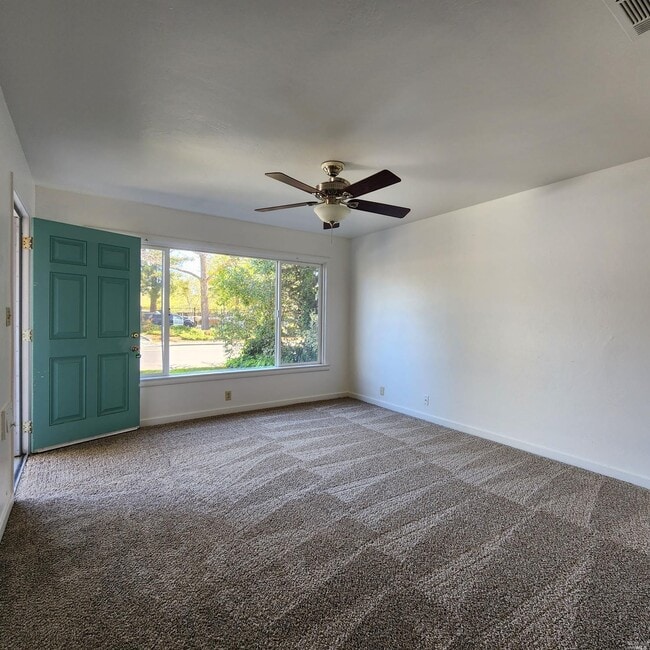 Building Photo - 814 Lovers Ln