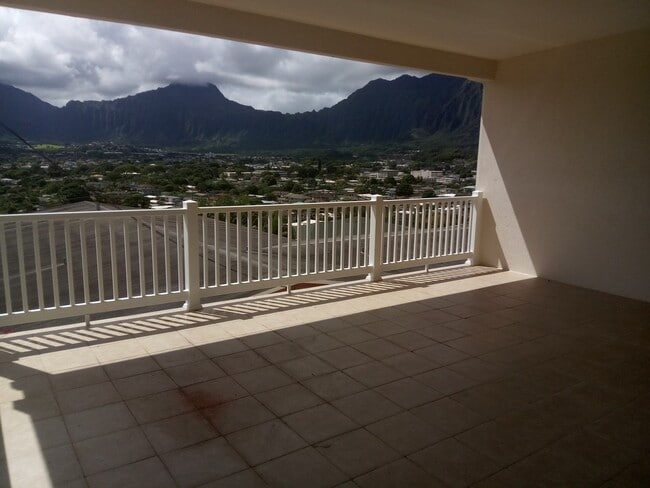 Building Photo - Mololani A2