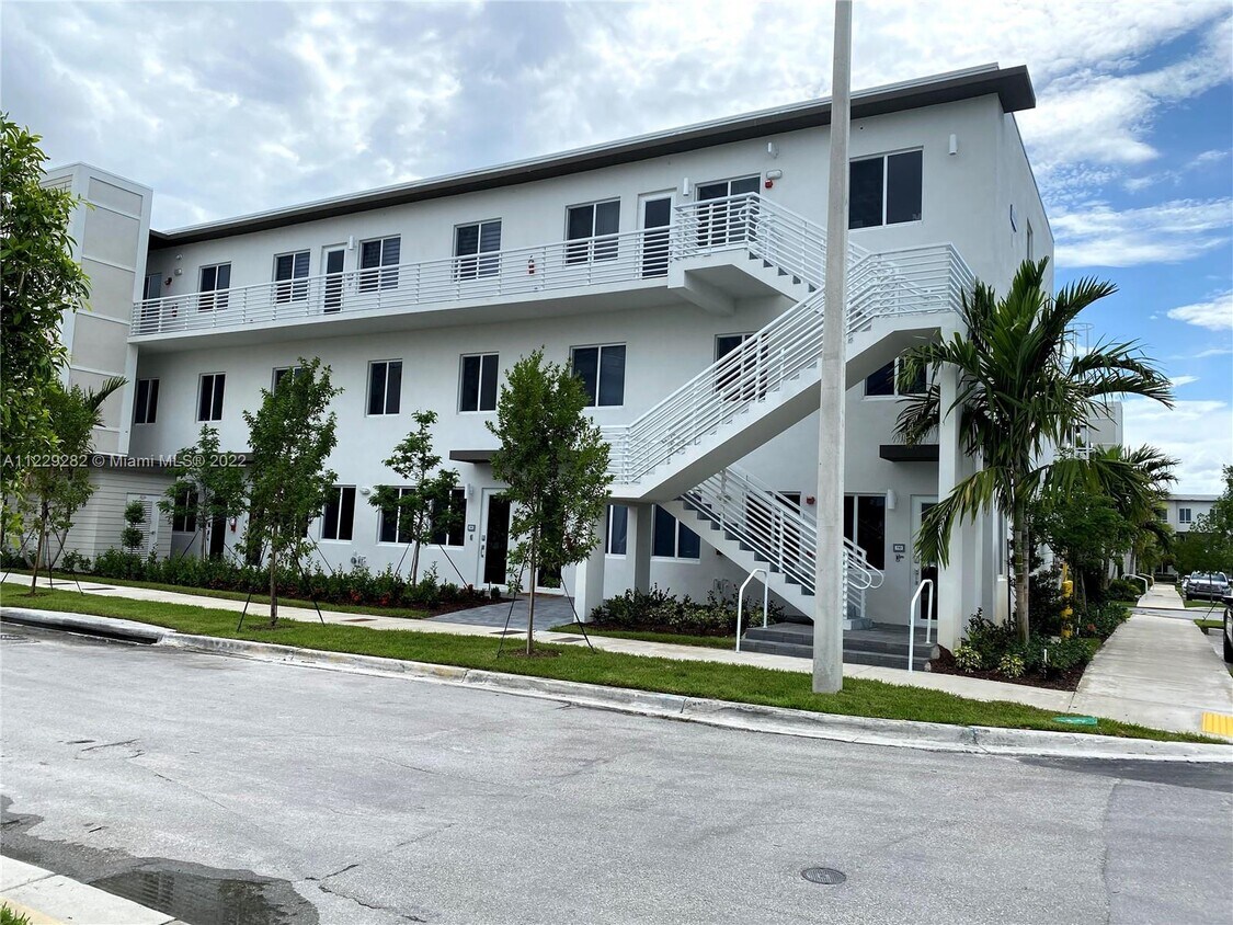 6425 NW 103rd Pl Unit 110, Doral, FL 33178 Condo for Rent in Doral