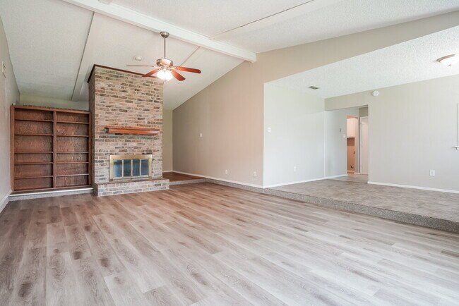 Foto del edificio - 618 Thornwood Trail