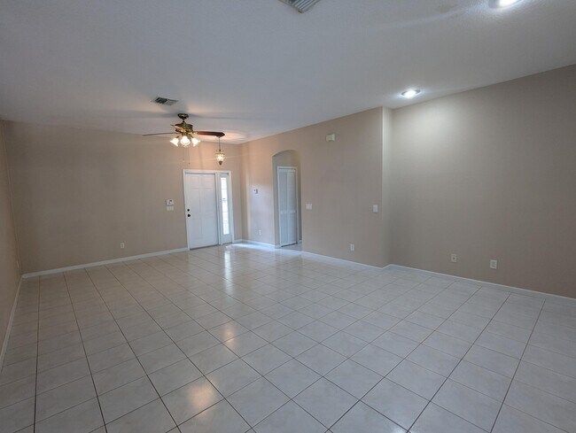 Building Photo - 601 Waverly Cir