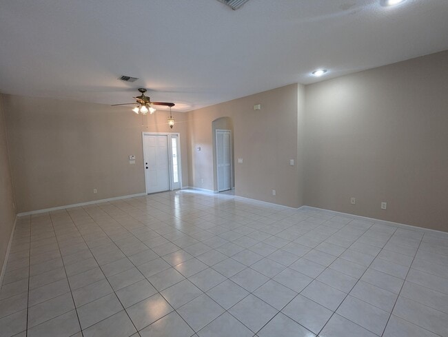 Building Photo - 601 Waverly Cir