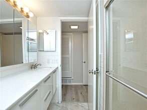 Building Photo - 2425 Ashdale Dr