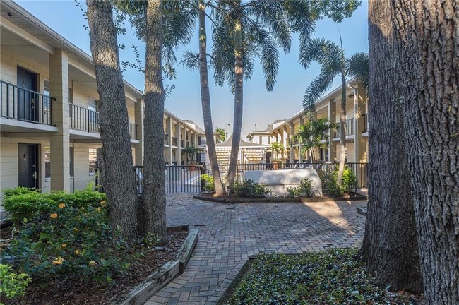 Foto del edificio - 5221 Bayshore Blvd