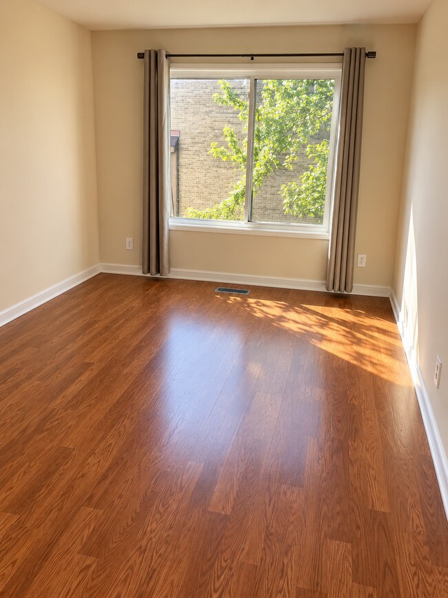 Foto del edificio - 9922 Forest View Pl